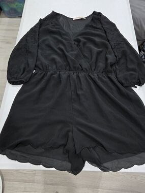 Forever 21 Black V-Neck Scallop Hem Romper
